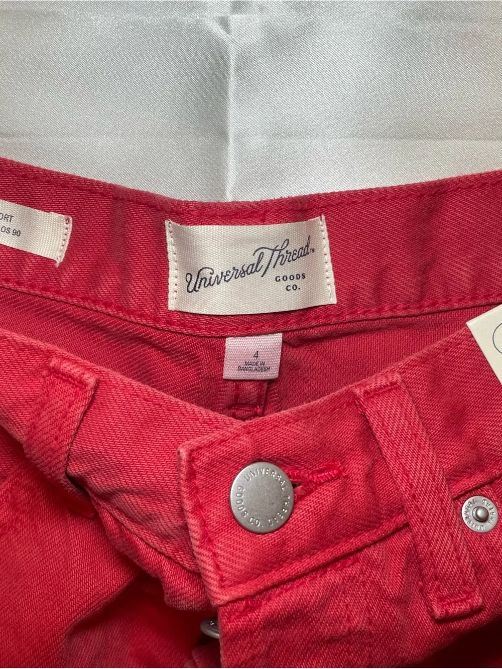 NWT Universal Thread Women’s 90s Baggy Denim Shorts Mid Rise Cuffed Red Size 4
